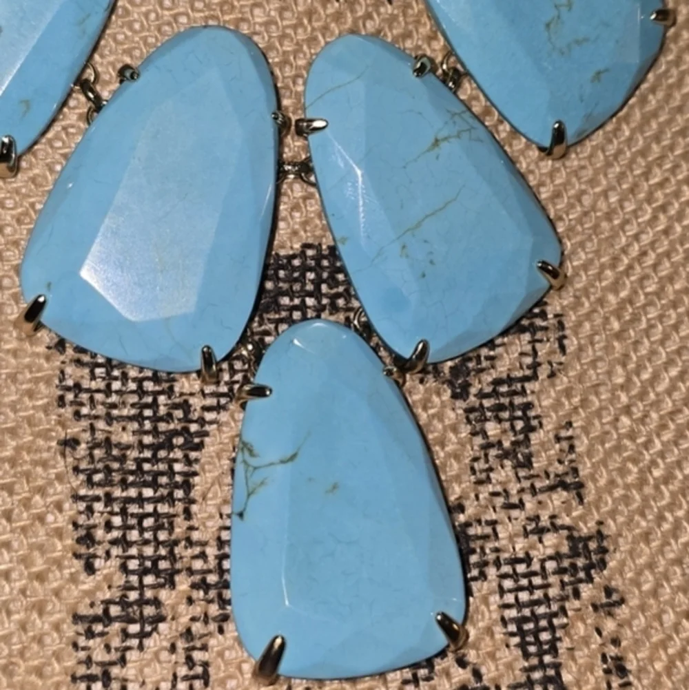 Kendra‎ Scott Harlow statement necklace in Variegated Turquoise Magnesite???